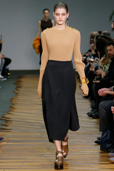 Look 30